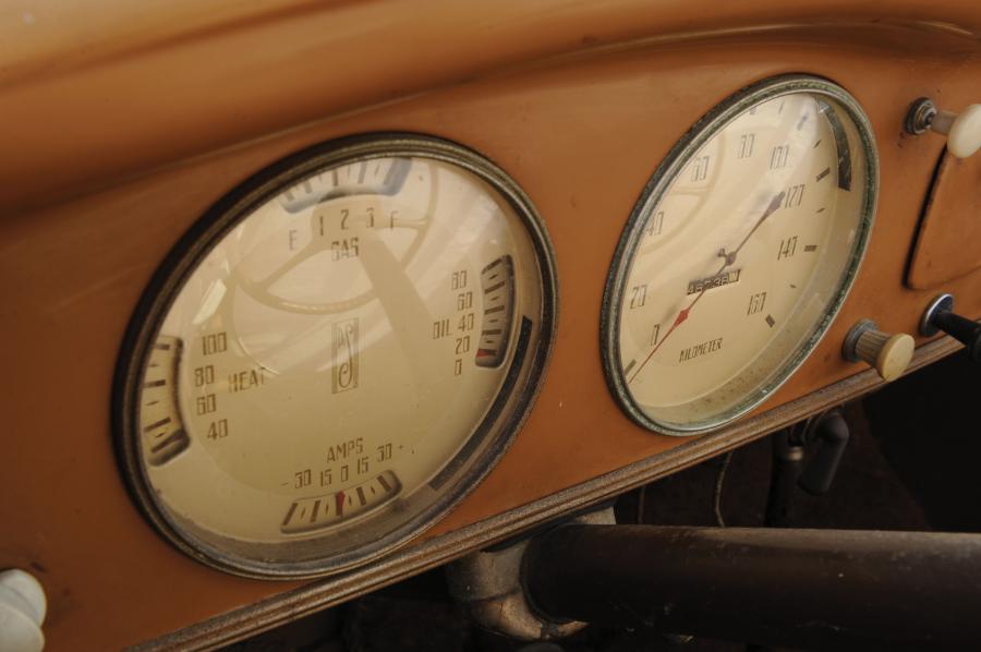 Панель приборов DeSoto SF Convertible Coupe 1935 года  (фото 8 из 13)